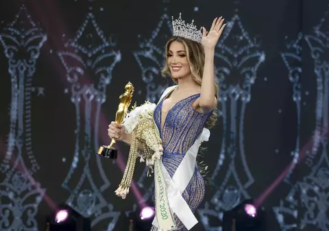 O concurentă trans din Mexic a fost încoronată Miss International Queen. Cum arată în costum de baie