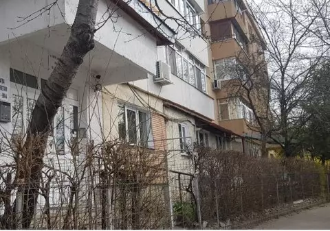 Au spălat scara cu săpun și spirt de teama coronavirusului. Vecinii primului ieșean infectat s-au mobilizat