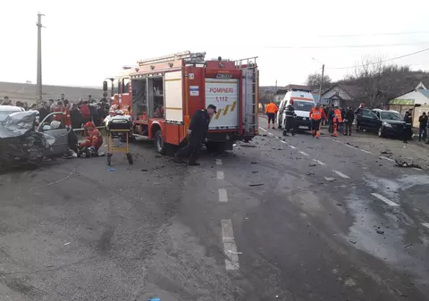 Planul roșu activat în Vaslui, după un accident rutier soldat cu doi morți și șase răniți UPDATE