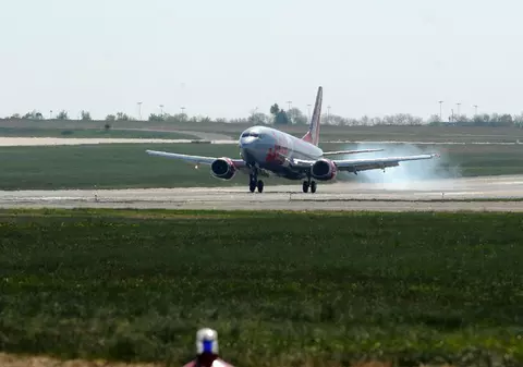 Mai multe companii aeriene își suspendă zborurile către Spania, din cauza pandemiei de coronavirus