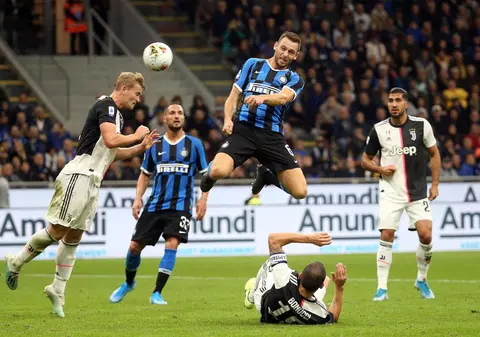 Fotbaliștii din Serie A, testaţi pentru Covid-19 şi izolaţi în centrele de antrenamente înaintea reluării campionatului