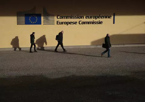 Comisia Europeană propune deschiderea unei proceduri de deficit excesiv în cazul României. Legea pensiilor, în vizor