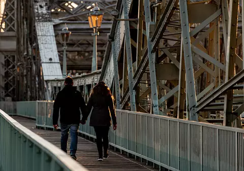 Grupurile mai mari de două persoane, interzise în Germania. Alternativa oficialilor de la Berlin la închiderea oamenilor în case