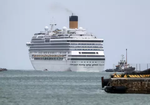 Zece români sunt blocați pe o navă de croazieră lângă Roma. „Toți ceilalți pleacă, Ambasada României nu lucrează duminică”