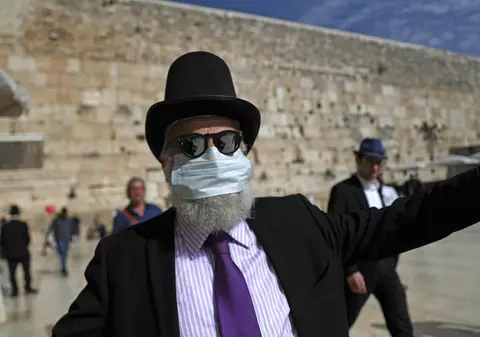 Rabinul-șef al Israelului: „Nu sărutaţi pietrele din Zidul Plângerii”