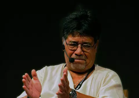 Coronavirusul l-a răpus pe scriitorul chilian Luis Sepulveda