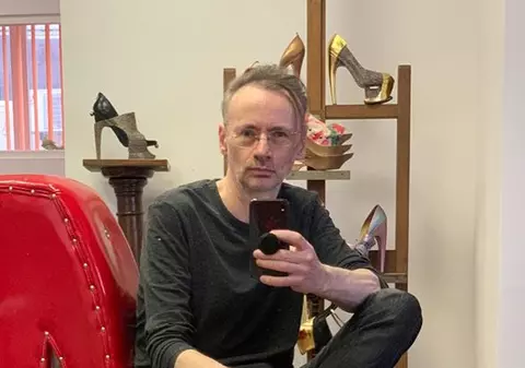 Mihai Albu a creat încălțămintea contra COVID-19. Cum arată și ce spune designerul. „Oferă protecție”