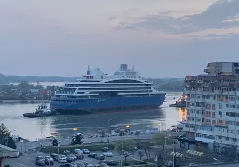 Orașul e resemnat, dar inima continuă să-i bată cu putere: o navă de croazieră polară - premieră mondială a plecat spre Norvegia din Șantierul Naval Tulcea