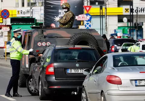 Poliţiştii, militarii, diplomaţii şi funcţionarii corupţi rămân fără pensie specială