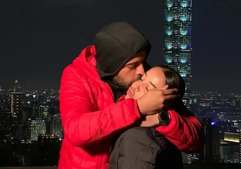 Cum arată, de fapt, inelul primit de Ștefania de la Speak. Artistul a cerut-o de soție în fața unei țări întregi