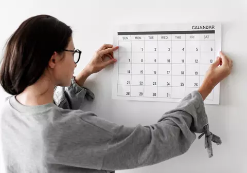 Nu mai știi ce zi e? Cum se joacă pandemia de COVID cu noțiunea timpului și cu mintea ta