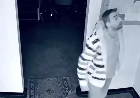 VIDEO| Un individ din Suceava gustă din dezinfectant, iar apoi fură bidonul cu totul