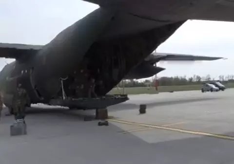 Armata Română aduce 100.000 de combinezoane de protecţie din Germania