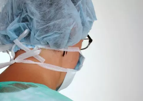 Asistenta din Iași infectată cu COVID căreia medicii refuzau să-i dea concediu medical a câștigat lupta cu virusul după 45 de zile