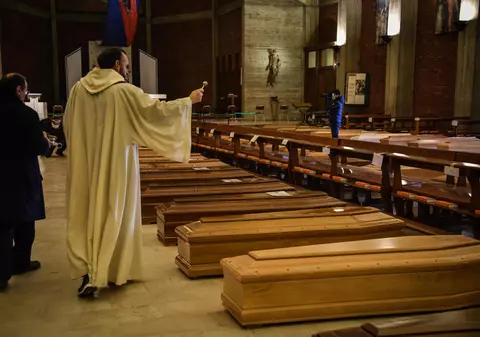 O nouă problemă pentru Italia. Tinerii angajați la pompe funebre demisionează în masă: "Îți trebuie sânge rece"