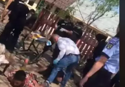 Activiștii romi, după ce șeful Poliției din Bolintin Vale a lovit un bărbat culcat la pământ: „Se știe că unii dintre polițiști sunt agresivi la adresa romilor, chiar și a minorilor”