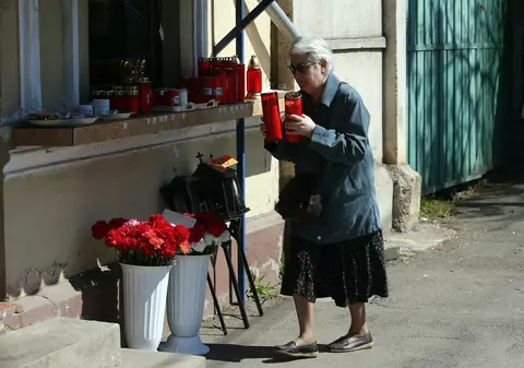 Joia în care morţii au rămas singuri. Mormintele și ritualul memoriei