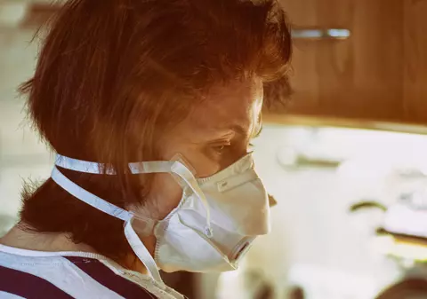 20 de asistente din Lugoj așteaptă de 2 săptămâni să fie testate, deși au semne de COVID-19: “Primarul vrea aeroport, managerul ia camere de filmat”