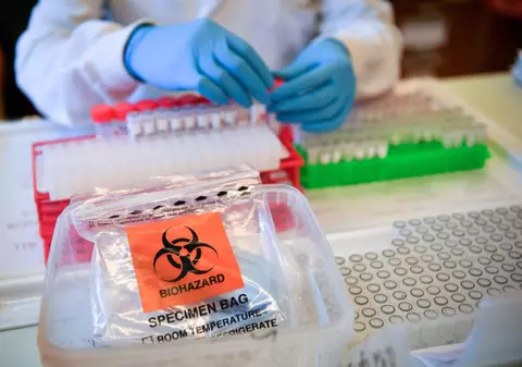 Spitalul din Italia unde niciun medic nu s-a contaminat cu coronavirus. Pe holuri patrulează paznici înarmați