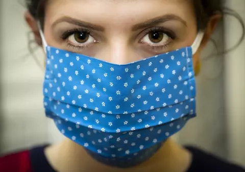 “Și-a sacrificat viața pentru a-i salva pe alții”. Mărturia soțului unei asistente din Marea Britanie care a murit la 36 de ani, suspectă de coronavirus