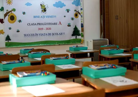 Un grup de profesori vrea să extindă proiectul început de Ministerul Educației cu TVR: lecţii la televizor pentru toți elevii care nu au acces la internet