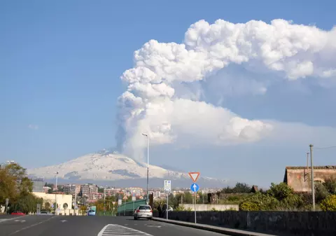VIDEO | După coronavirus, Italia este lovită și de natură. Vulcanul Etna a erupt din nou