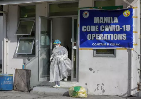 Zeci de mii de asistente au emigrat din Filipine pentru salarii mai bune. Spitalele țării sunt acum copleșite de epidemie