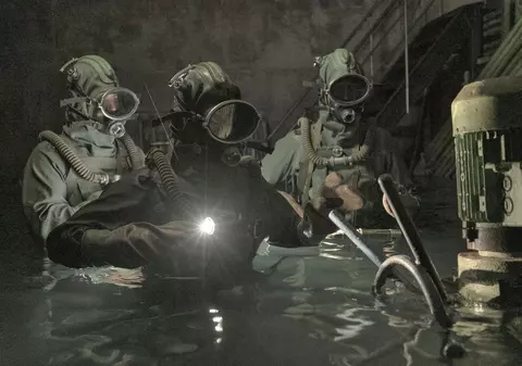 Firma care a făcut costume pentru serialul “Cernobîl” produce acum echipamente de protecție anti-COVID