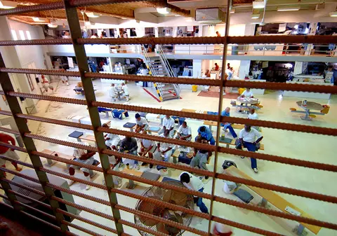Și în SUA se discută despre liberarea condiționată în epidemia COVID-19: Când o pedeapsă de doi ani poate deveni o condamnare la moarte