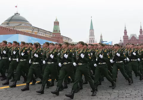 Cum arată distanțarea socială în Rusia: repetiție cu 15.000 de militari, în plină pandemie de COVID, pentru parada din 9 mai