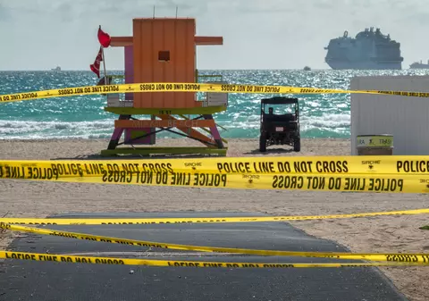 Cu 24.000 de cazuri de COVID și peste 700 de decese, Florida își deschide plajele. Decizie controversată în plină pandemie