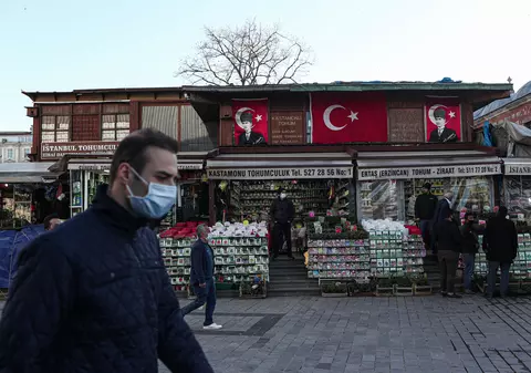 Experimentul Turciei în abordarea COVID-19. Carantină doar în weekend și restricții numai pentru vârstnici