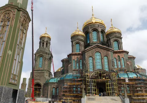 Putin și Stalin, “sfinții” pictați pe pereții noii Catedrale Militare ridicate lângă Moscova