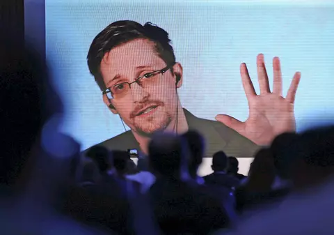 Edward Snowden, fost spion american, cel mai cunoscut  avertizor de integritate din lume: “Un virus e dăunător, dar distrugerea drepturilor e fatală”