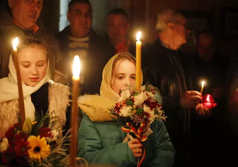 Avem voie să ascultăm slujba de Înviere din stradă? Răspunsul Poliției care spulberă orice dubiu