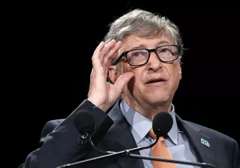 Bill Gates: ”Vom avea o pandemie mai lungă dacă vom lăsa tratamentele COVID să meargă la cei care licitează mai mult”