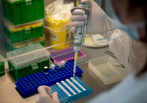 Norvegienii, campioni la testări. Experții în sănătate din statul nordic sunt convinși că acesta-i secretul numărului mic de decese