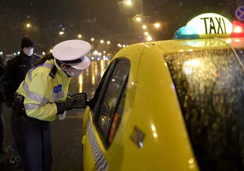 Cum arată viața unui taximetrist, între munca la patron și coronavirus. “Mă expun zilnic, dar nu am ce să fac”