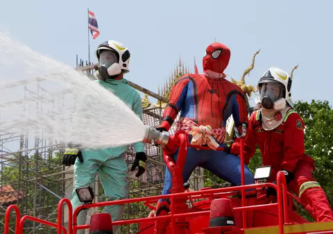 Omul-păianjen luptă cu pandemia