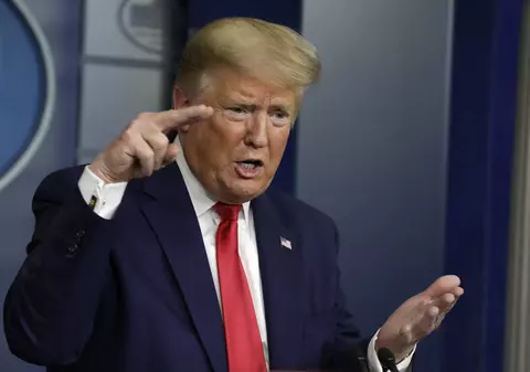 Zeci de americani s-au intoxicat cu dezinfectanţi după ce Trump i-a sugerat ca o posibilă soluţie împotriva coronaviruslui