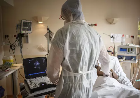 Cele 4 stadii ale formei severe de COVID-19. Cum evoluează boala și ce pot face medicii pentru pacienții de la Terapie Intensivă