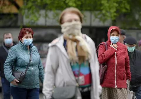 Primăria Oradea vinde măşti medicale la 1,5 lei bucata prin chioşcurile de bilete şi în pieţe