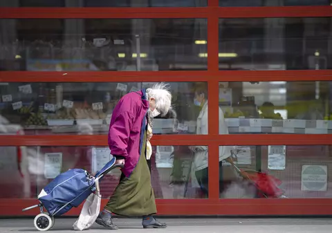 Creștere economică a României sub așteptări. Ne-au tras în jos agricultura, turismul și horeca, iar restricțiile de acum frânează dezvoltarea viitoare