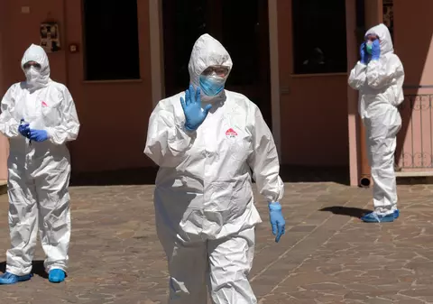 Un medic din Rusia a “căzut” de la etajul cinci în timpul unei convorbiri în care se plângea șefilor de lipsa de echipamente pentru doctori