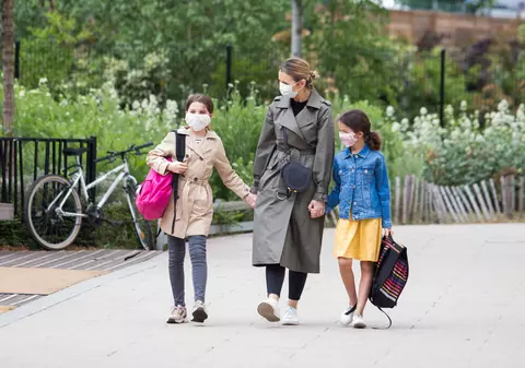 Cât de mare este riscul infectării cu COVID-19 la copii? Două studii recente au ajuns la concluzii diferite