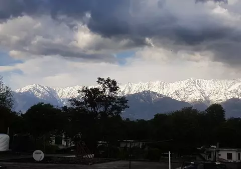 Munții Himalaya, văzuți de la 200 km distanţă pentru prima dată în ultimii 30 de ani datorită reducerii poluării din India