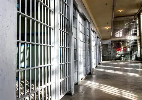 Daune plătite de penitenciarul din Botoșani unui deținut care a fost închis pentru omor deosebit de grav. Ce pretenții a ridicat bărbatul