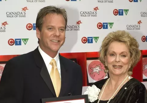 Kiefer Sutherland a anunțat moartea mamei sale, Shirley Douglas: A avut pneumonie, dar nu s-a confirmat infecția cu COVID-19