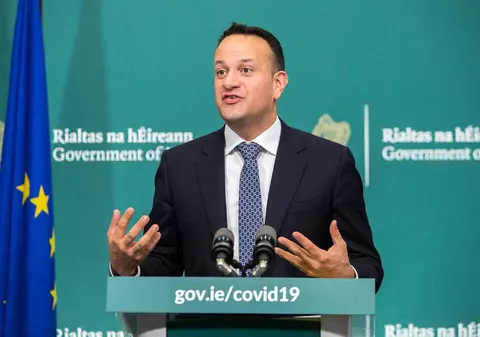 Premierul Irlandei, Leo Varadkar, este medic și va intra în ture pentru a-și ajuta colegii în pandemia coronavirusului