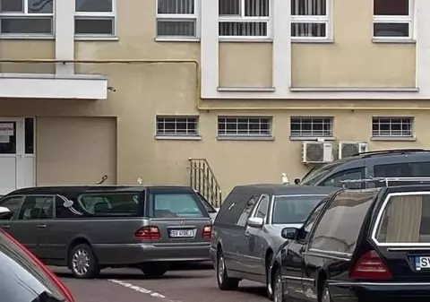 Imaginea realității de la Suceava: dricurile stau la coadă la morga spitalului
